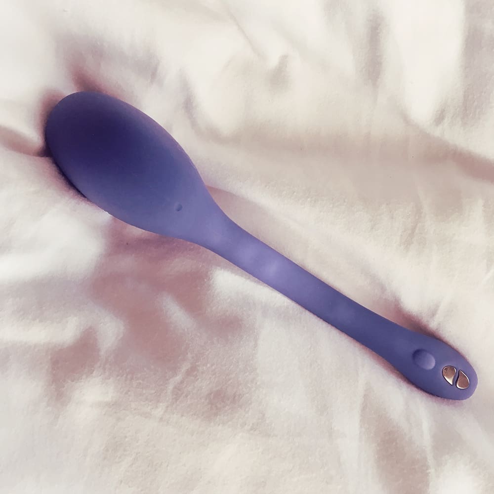 top view of We-Vibe Jive with antenna positioned flat instead of its natural curve towards the base of the toy